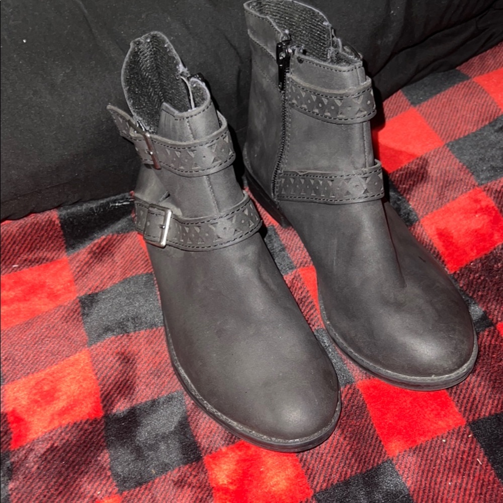 American Eagle Outfitters Black Ankle Boots Rugged Design